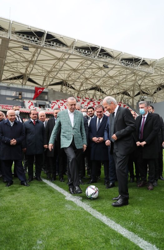 Başkan Erdoğan, Alsancak Mustafa Denizli Stadı’nın açılışını yaptı