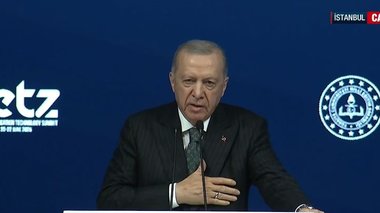 Başkan Erdoğan: Çocuklarımızı dijital derebeylerin insafına terk edemeyiz