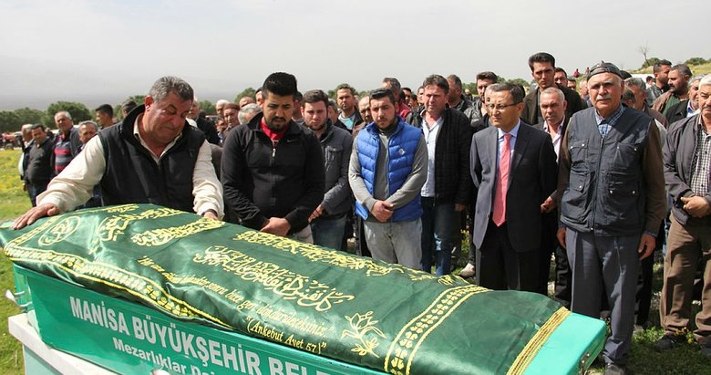 Anne-oğul aynı tabutta son yolculuğuna uğurlandı