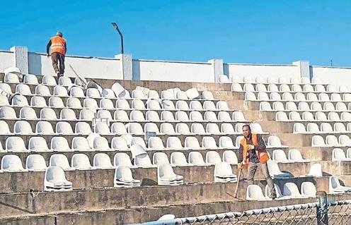 Adnan Menderes Stadı yıkılıyor