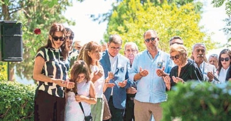 Efsane başkan Piriştina mezarı başında anıldı