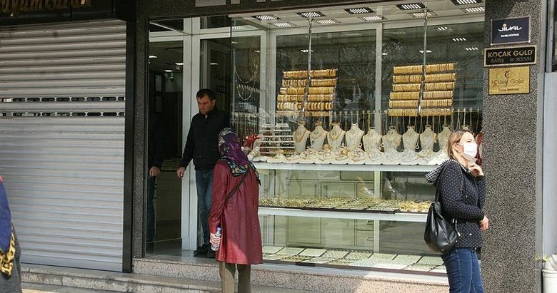 Altin Fiyatlari Yukselince Denizli De Kuyumcular Is Yerlerini Acmaya Basladi Denizli Haberleri