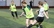 Anneler günde değil, halı sahada stres atıyor