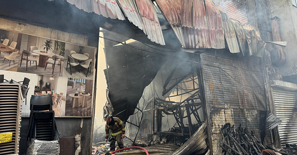 İzmir'de atölye ve depolarda yangın!