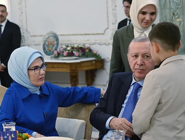 Emine Erdoğan’dan devlet himayesindeki çocuklarla iftar programı paylaşımı!