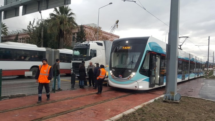 İzmir’de tramvay kazası