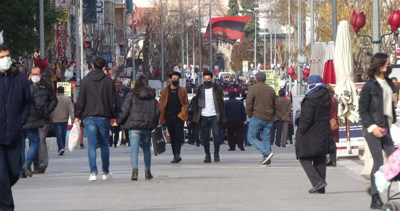Uşak’ta 80 saatlik kısıtlamanın ardından koronavirüs yok sayıldı