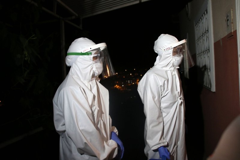 Filyasyon ekibi gece de koronavirüsün izini sürüyor