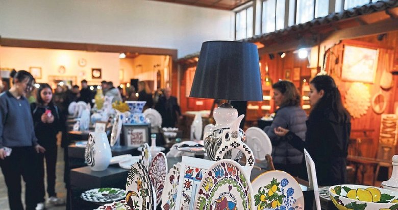 Geleneksel Türk-Islam Sanatları çini sergisi