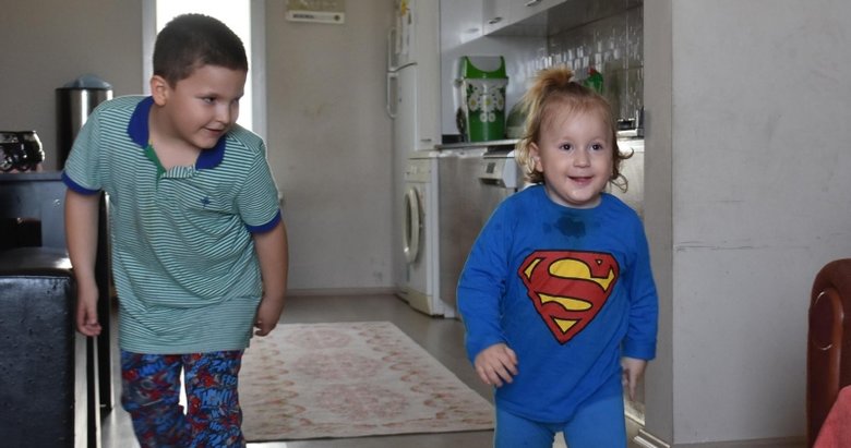 Kas erimesi olarak bilinen DMD hastası bebek yürümeyi başardı