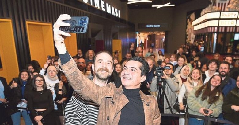 Cem Karaca’nın hayatı İzmir seyircisiyle buluştu