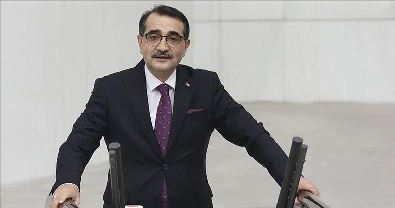 Bakan Dönmez: Yerli elektrikli otomobilimiz banttan inmeden şarj altyapı çalışmalarımızı tamamlamış olacağız
