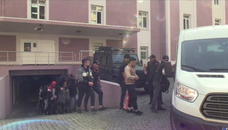 İzmir’de DEAŞ operasyonunda yakalanan 3 zanlı tutuklandı