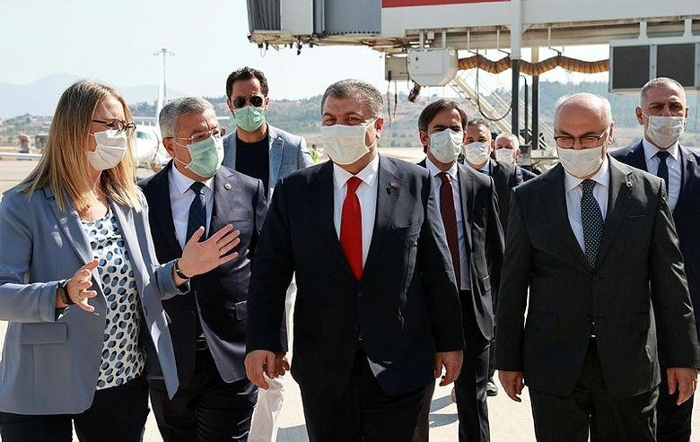 Sağlık Bakanı Koca’dan İzmir’de önemli açıklamalar