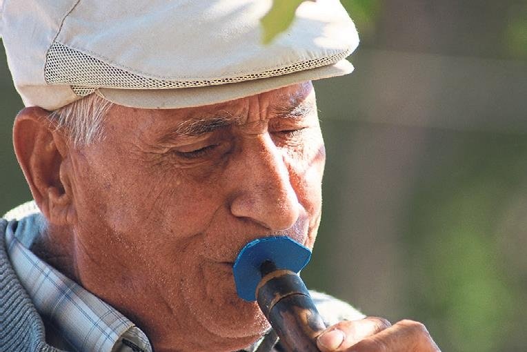 Zurnaya adanmış ömürler