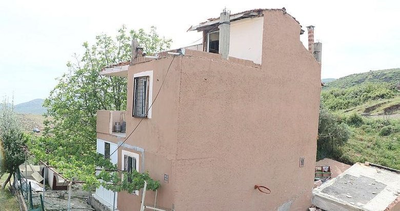 İzmir’in o mahallesinde korkuyla yaşıyorlar! 5 ev daha boşaltıldı... Soyer’e büyük tepki