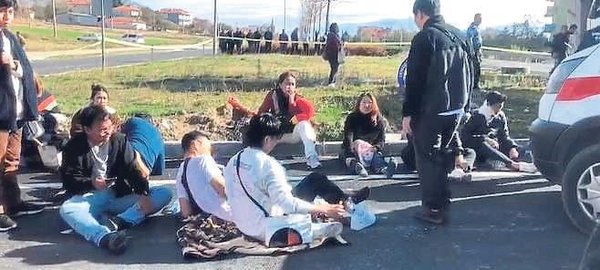 Taylandlı turistler ölümden döndü: 30 yaralı