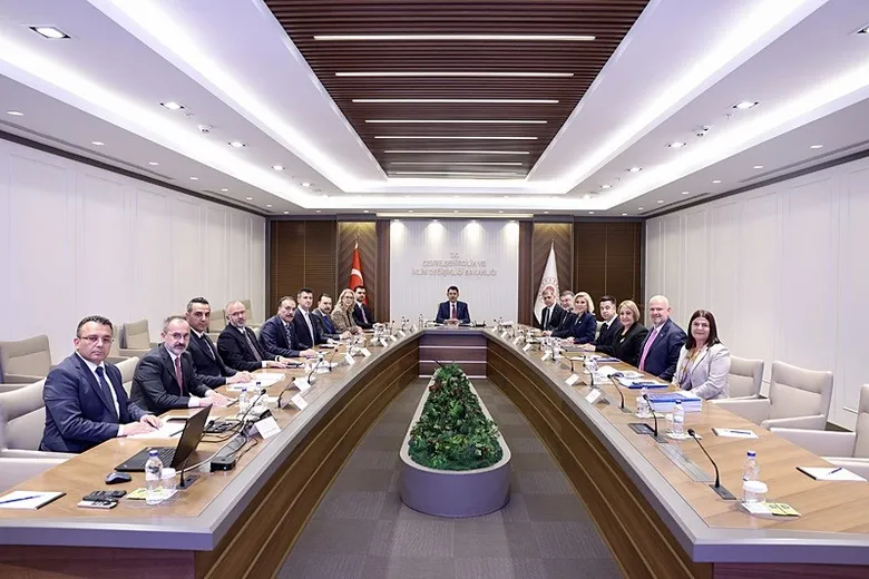 izmir-icin-ankara-mesaisi-1792040222424.jpeg