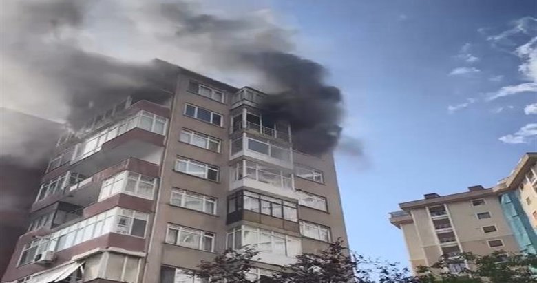 Kadıköy’de 10 katlı binada yangın!