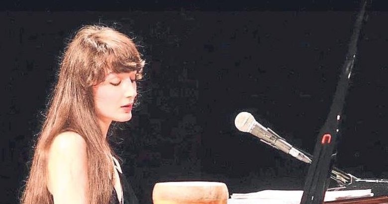 Dünyada bir ilk: Anne oğul 2 piyano ile aynı sahnede