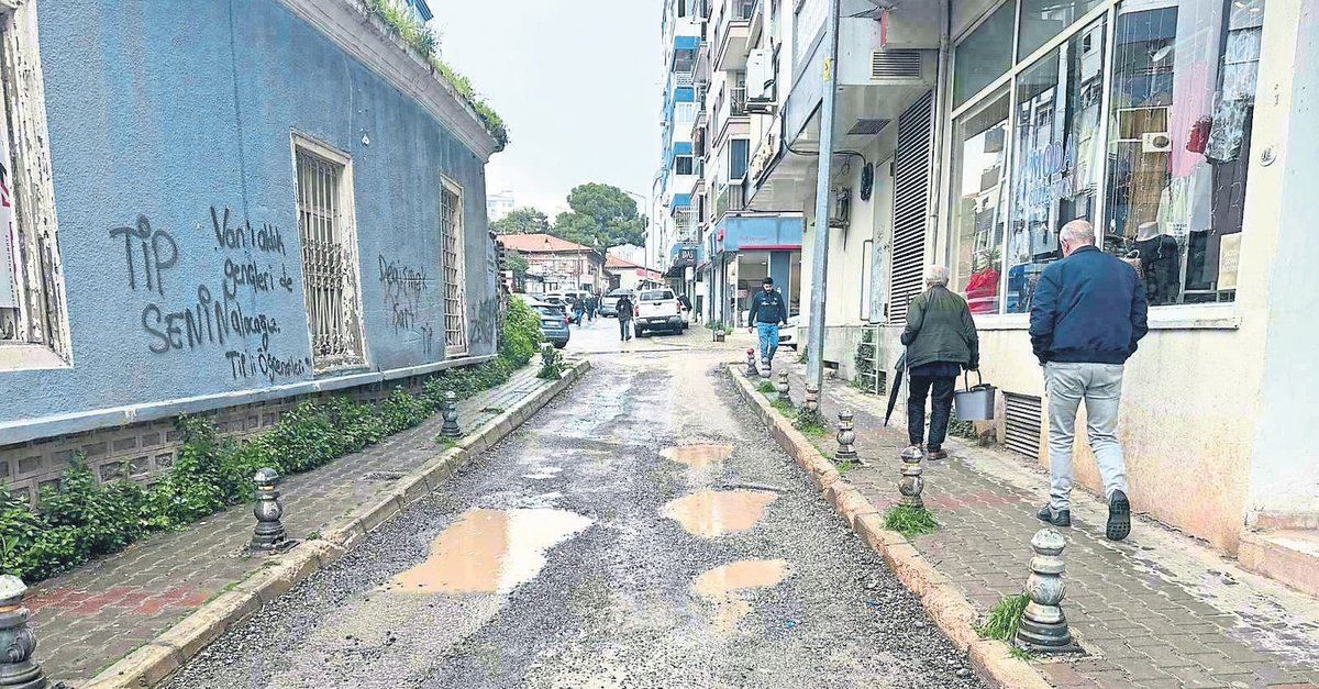 Sevgiliye maaş çok bozuk yola para yok