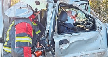 Kontrolden çıkan araç ağaçlara çarptı