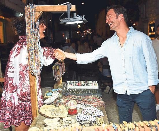 Açılışa ünlü akını