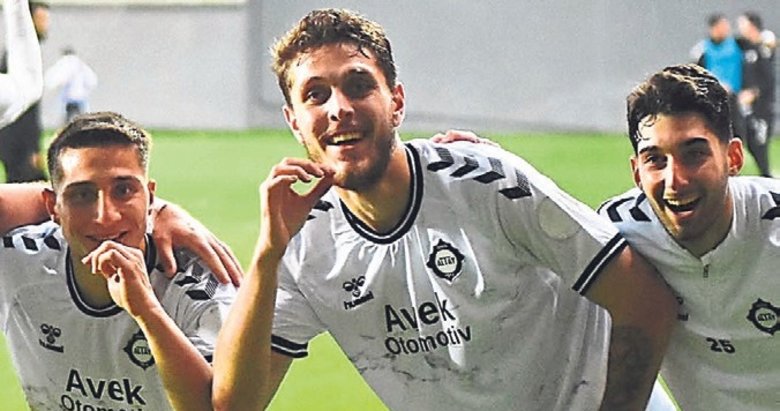 Altay’da gençler takımı sırtlıyor