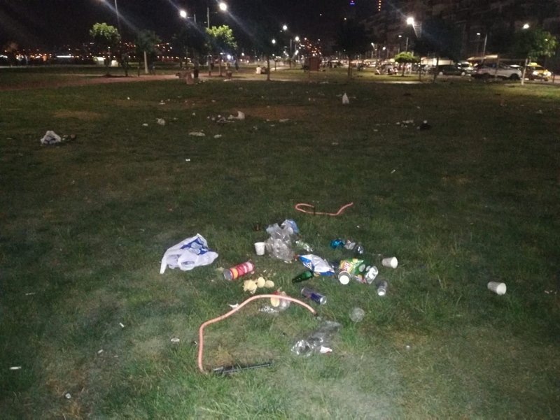 İzmir’ rezalet! Kordonboyu’nda çöp birikintileri oluştu