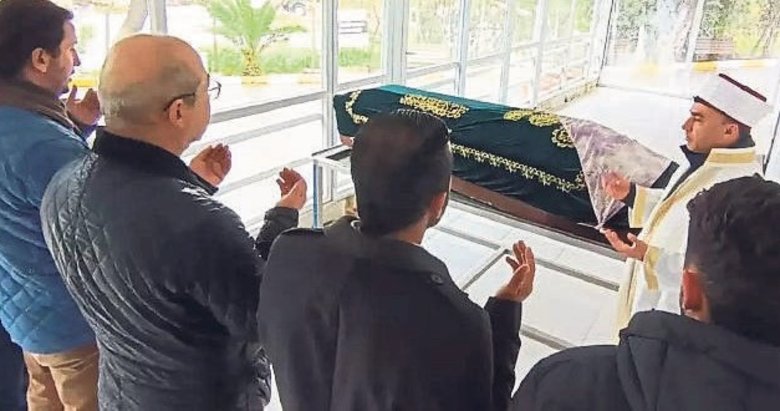 Annesinin öldüğü gün canlı yayın açtı