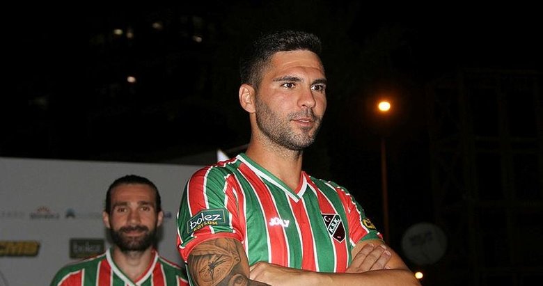 Karşıyaka, yeni sezon formalarını tanıttı