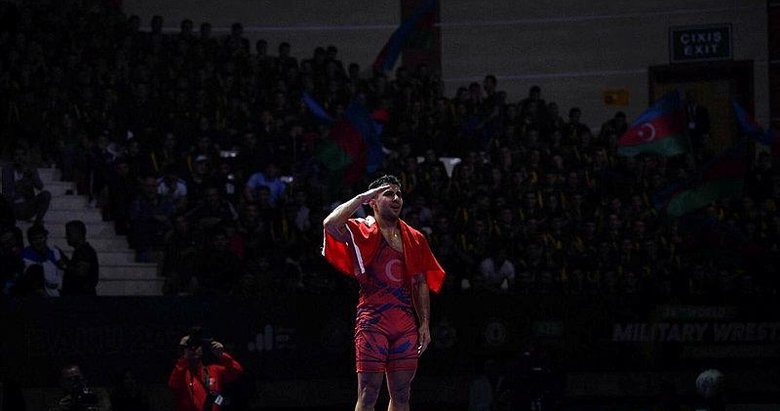 İzmirli güreşçi, Bakü’den altın madalya ile döndü