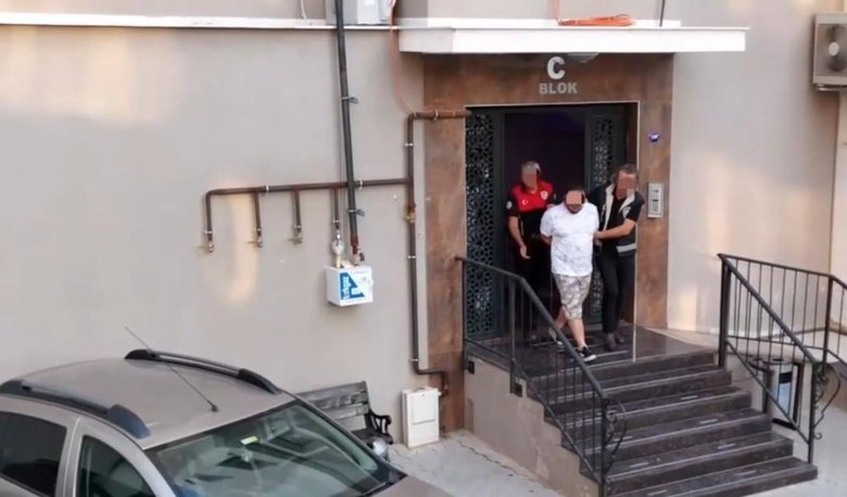 İzmir merkezli operasyon: Ağır kazalı araçları değiştirip satan şebeke çökertildi