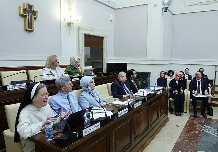 Emine Erdoğan’dan Vatikan’da Dünya 5’ten büyüktür mesajı