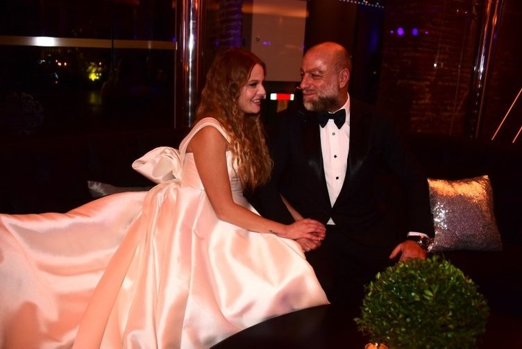 O sorular karşısında Naz Elmas sustu, annesi tepki gösterdi