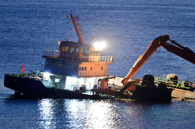 Çanakkale batma tehlikesi devam eden geminin personeli gemiyi terk etmiyor