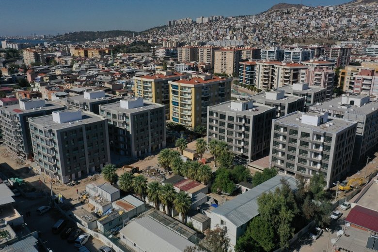 İzmir’de depremzedeler yeni evlerine kavuşmaya başlıyor