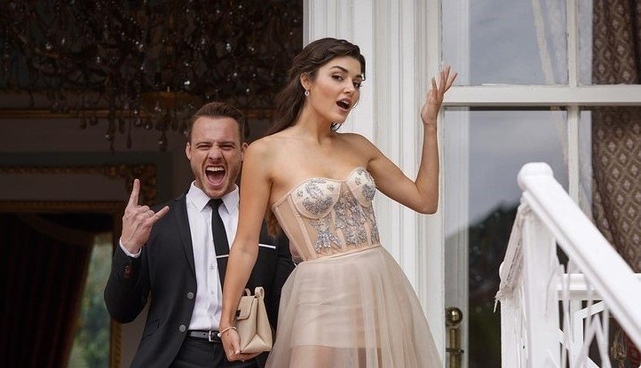 Hande Erçel’den ayrılan Kerem Bürsin yeni bir aşka yelken mi açtı?