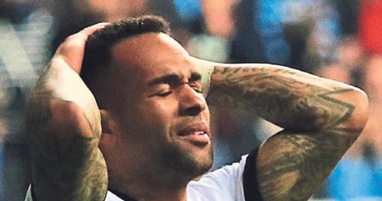 Beşiktaş bir bir eriyor