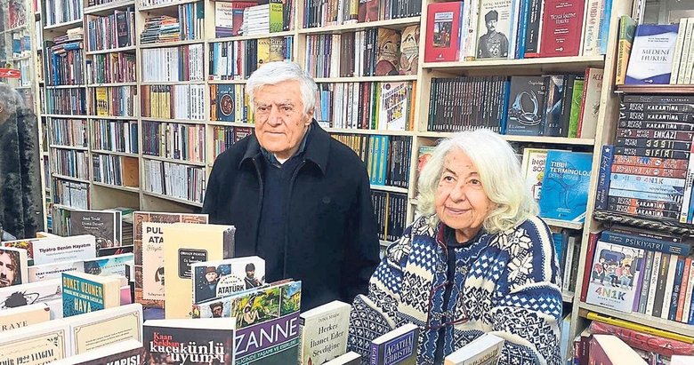 İzmir’in 110 yıllık ‘Kitapçı’ kardeşleri