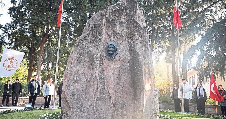 Zübeyde Hanım anıt mezarında anıldı