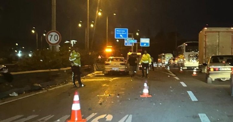 İzmir’de feci kaza! Otomobille çarpışan motosikletteki 3 kişi hayatını kaybetti