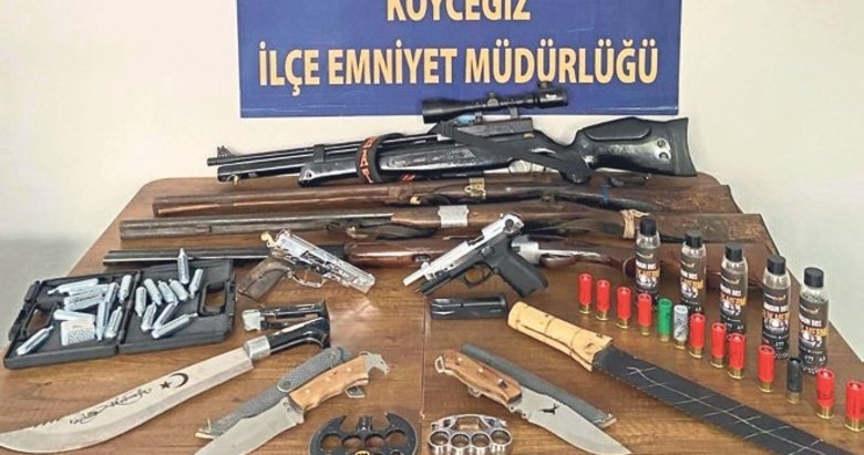 Köyceğiz’deki baskında çok sayıda silah ele geçirildi
