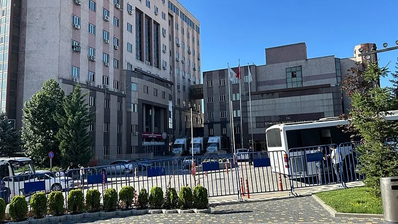 erdal-besikcioglunun-emniyetteki-ifadesi-ortaya-cikti-7-milyon-tlyi-asan-para-transferi-1785669919148.jpeg