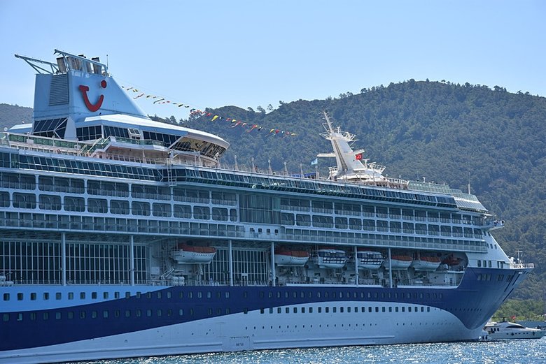 Dev kruvaziyer 1695 yolcusuyla Marmaris’e geldi