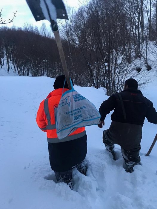Kütahya’da karda mahsur kalan belediye başkanı ve 2 işçi ölümden döndü!
