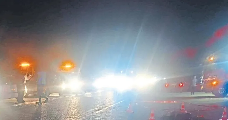 Minibüs aynı aileden 2 kişiyi hayattan kopardı