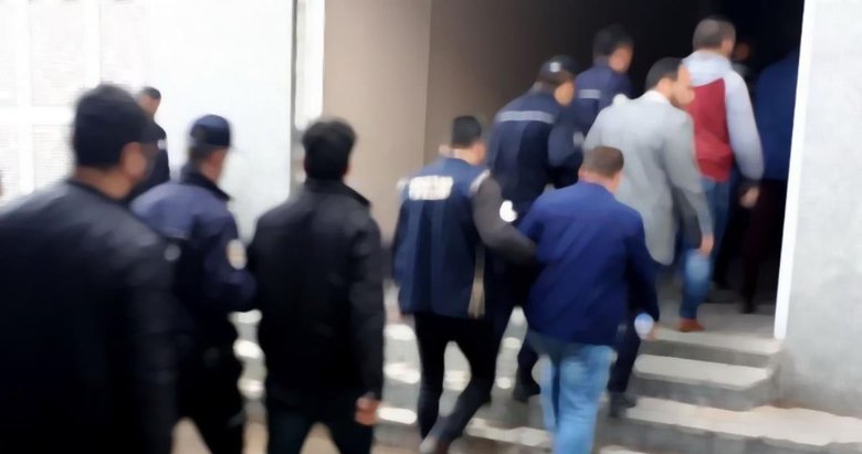 İzmir merkezli çeteye darbe: 34 gözaltı