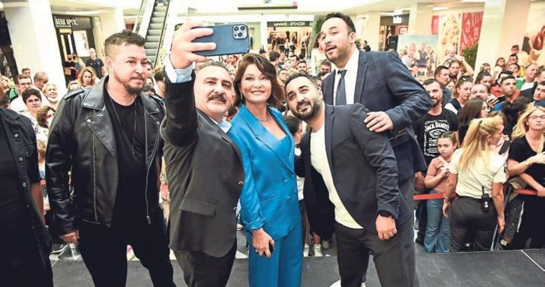 ‘Kim Bu Aile’ İzmirlilerle buluştu