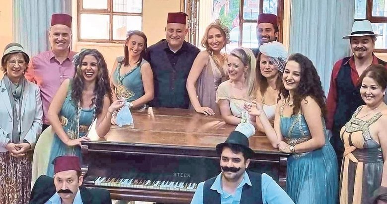 Üçüncü kuşak ‘İZMİR AŞKINA’ sahneye çıkıyor